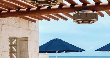 Apt Jaguarundi: Stylish Retreat with Shared Pool