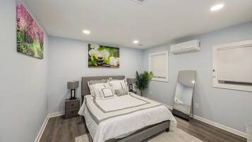 2 bedrooms, desk, iron/ironing board, WiFi