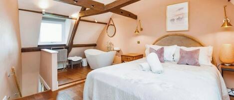 2 chambres, fer et planche à repasser, Wi-Fi, draps fournis