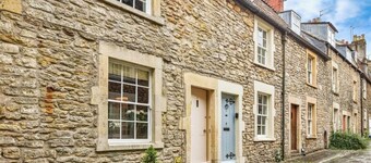 Beautiful Grade 2 Listed Cottage Perfectly Located in the Centre of Frome.