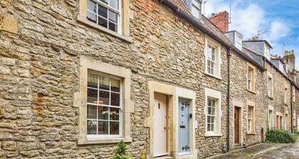 Beautiful Grade 2 Listed Cottage Perfectly Located in the Centre of Frome.