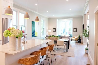 Stunning 3 bedroom flat in charming Berkeley Victorian with AC, WiFi. Enjoy!