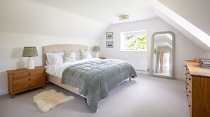 4 Schlafzimmer, Schreibtisch, Bügeleisen/Bügelbrett, kostenloses WLAN