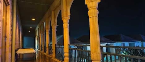 المنشأة من الخارج