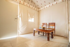 Deluxe-Doppelzimmer, 1 King-Bett | Blick auf den Innenhof