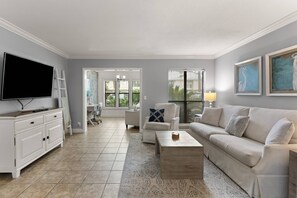 Smart TV - Pet Friendly (no pet fees) | Ground Level | Pool | Fitness Center | Tennis/Pickleball | Playground (St. Simons Island)