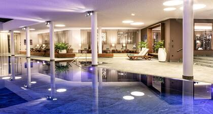 Luxury chalet, 250m to the Streif ski run