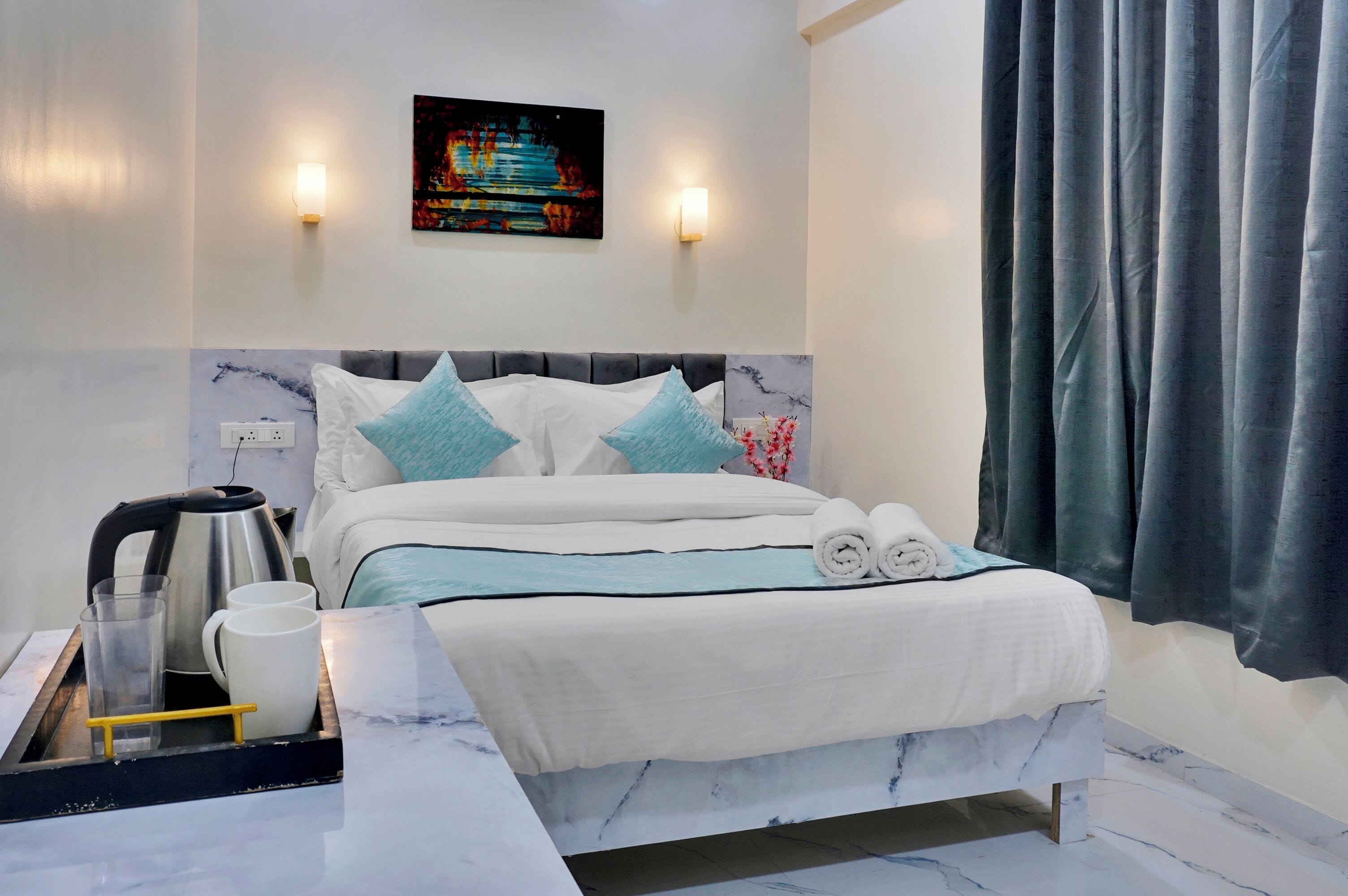 Classic Double Room | Desk, laptop workspace, blackout drapes, iron/ironing board