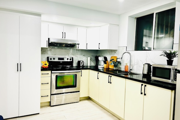 Geladeira, micro-ondas, fogão, cooktop