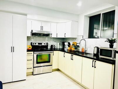 Cozy 2 BR suite close to Airport,Crdt V hosptl in a hilly setting in Mississauga