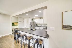 Fridge, microwave, stovetop, dishwasher - Walk to Expo Square Pavilion: Updated Tulsa Home! (Tulsa)