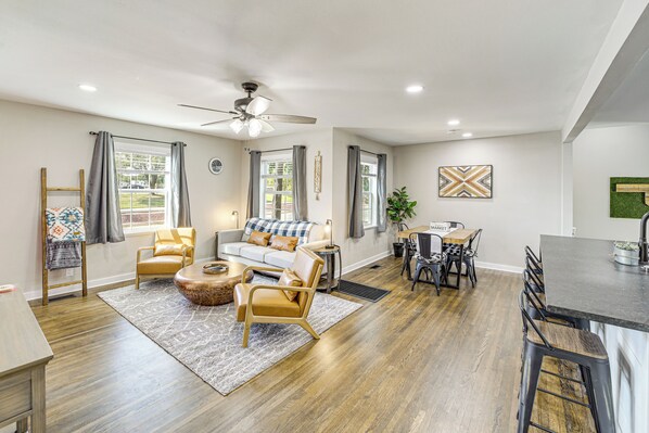 TV - Walk to Expo Square Pavilion: Updated Tulsa Home! (Tulsa)