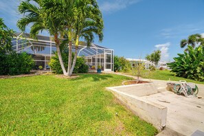 Property grounds - Canal-Front Home w/ Boat Lift in Cape Coral! (Cape Coral)