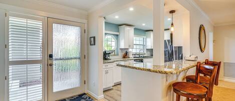 Coffee/tea maker, fridge, microwave, stovetop