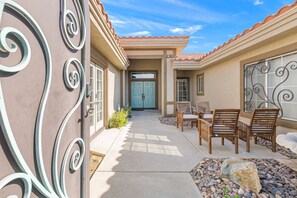 Unclassified image, 4 of 50, button