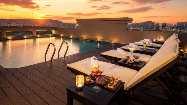 Kolam renang rooftop