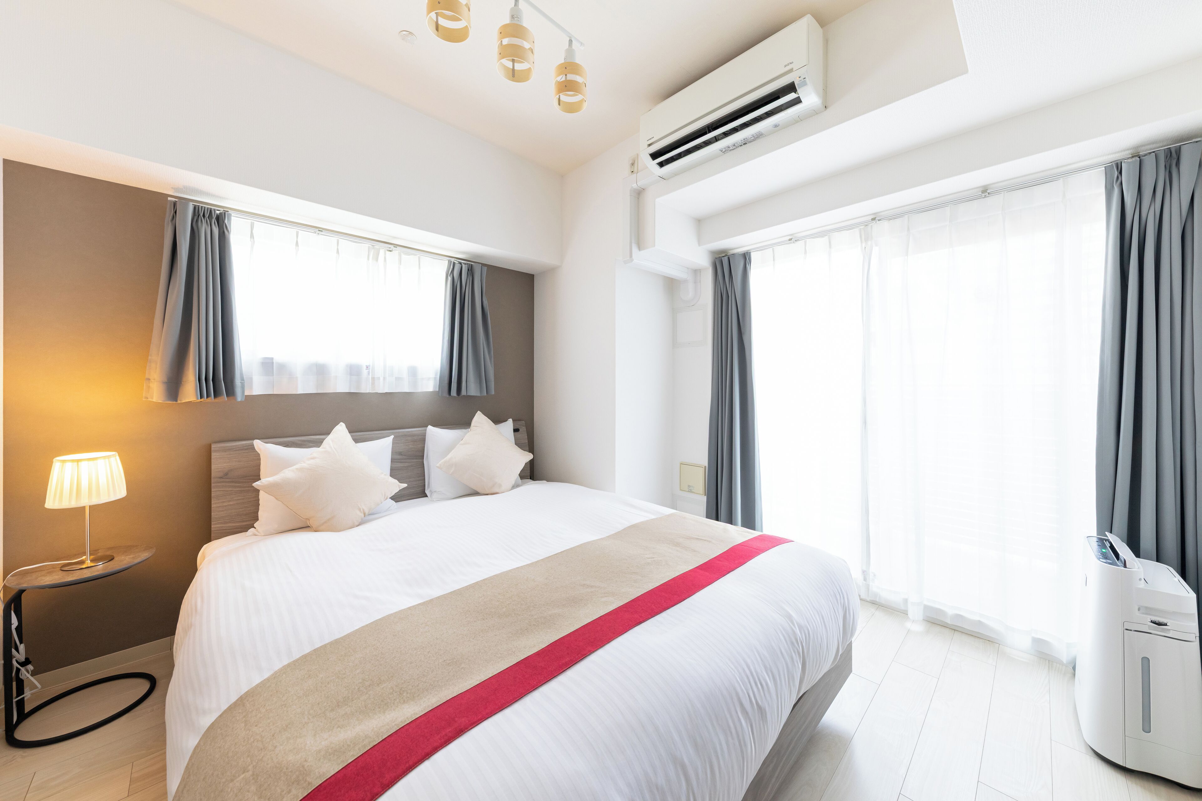 Basic-Apartment, Balkon, Stadtblick | 1 Schlafzimmer, laptopgeeigneter Arbeitsplatz, Verdunkelungsvorhänge