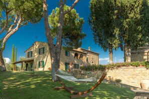 Property grounds - Villa Poggiospinoso - Lucignano ,Tuscany (Lucignano)