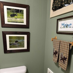 Bathroom - Experience stunning views at Bestview, a spacious 3-bedroom house in Damariscotta, ME. (Damariscotta)