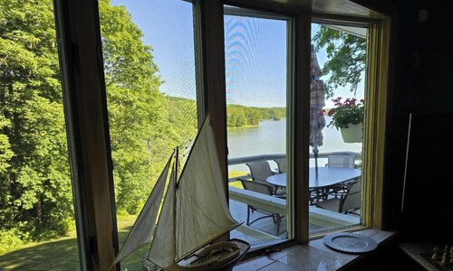 Experience stunning views at Bestview, a spacious 3-bedroom house in Damariscotta, ME.