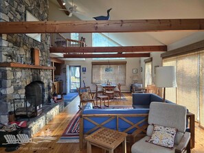 Fireplace, books - Charming 3-bedroom cabin in Boothbay with waterfront views and outdoor dining. (Boothbay)