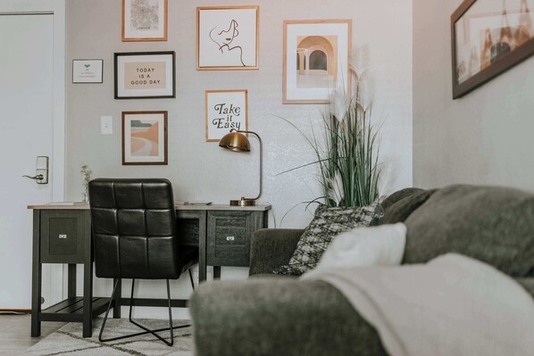 Televisión y oficina 