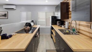 Private kitchen - Cozy and Chic apartment close to everything in Wheat Ridge! (Wheat Ridge)