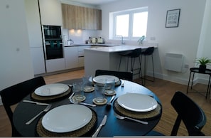 House | 2 bedrooms - Luxury Manchester Apartment - Pink (Cheadle)