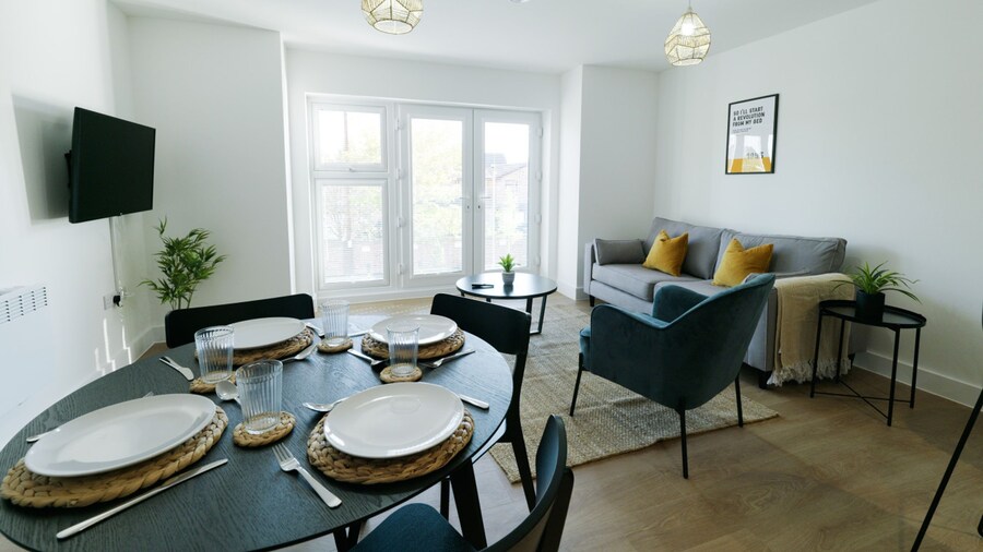 Luxury Manchester Apartment - Yellow