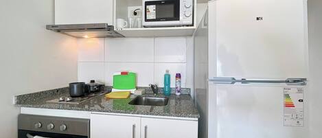 Fridge, microwave, stovetop, coffee/tea maker