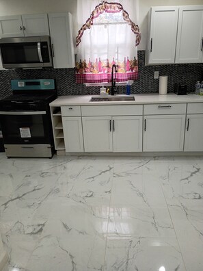 Fridge, microwave, oven, stovetop - Apartment in philadelphia 2 bedrooms (Philadelphia)