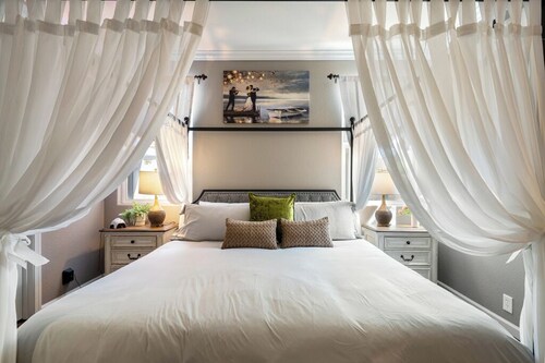 Cosy Retreat w/ Hot Tub/ Gm Rm/ BBQ/ EV charger/ Toyota Amphitheater & Hard Rock