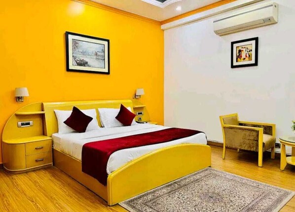 Desk, free WiFi - Hotel Awadh Inn (Lucknow)