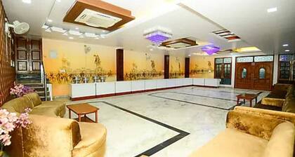 Hotel Awadh Inn