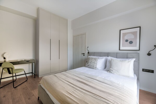A bedroom with a bed, a desk, a chair, and a wardrobe. - Lovely 3BR Apartment in Pangrati (Kesariani)