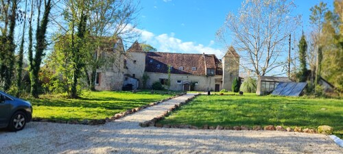 12th century Manoir des Templiers, with heated swimming pool, jacuzzi, mini golf course 
