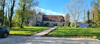 12th century Manoir des Templiers, with heated swimming pool, jacuzzi, mini golf course 