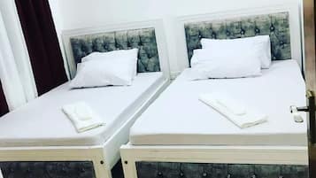 Apartamento conforto, sacada, vista para a cidade | 2 quartos, individualmente decorados, individualmente mobiliados