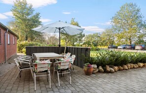Outdoor dining - 4 bedroom beautiful home in Holstebro (Holstebro)
