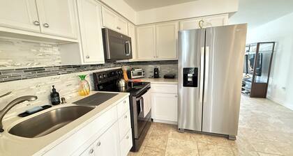 Blue Oasis in Downtown Naples