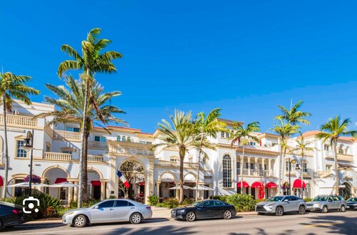 Blue Oasis in Downtown Naples