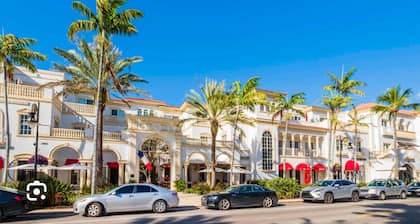 Blue Oasis in Downtown Naples