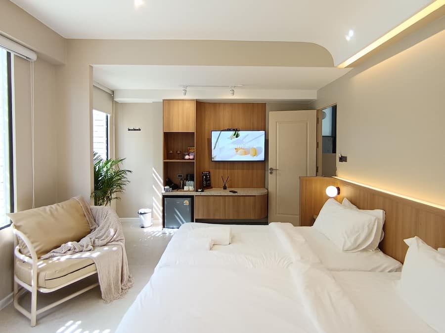 Free WiFi, bed sheets