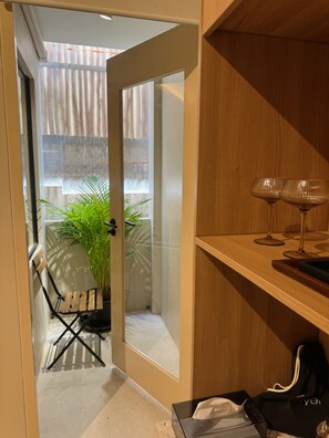 Standard King Room with Bathtub | Terrace/patio - Urban Room Samed (Rayong)