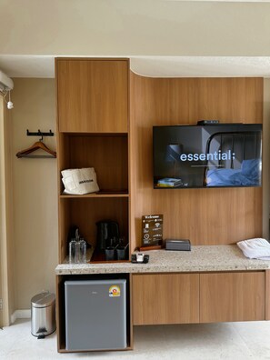 Standard King Room with Bathtub | 1 bedroom, free WiFi, bed sheets