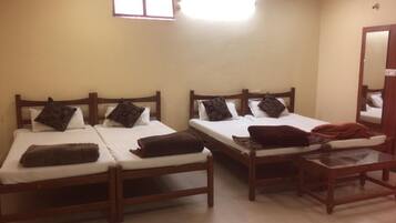 Standard Quadruple Room | Soundproofing, free WiFi, bed sheets