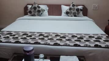 Soundproofing, free WiFi, bed sheets