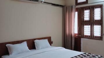 Deluxe Double Room, Multiple Bedrooms, City View | Soundproofing, free WiFi, bed sheets