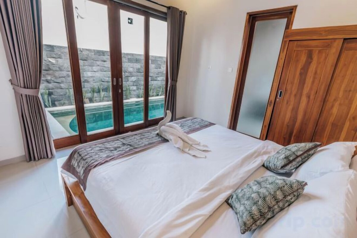 Iron/ironing board (on request), free WiFi, bed sheets