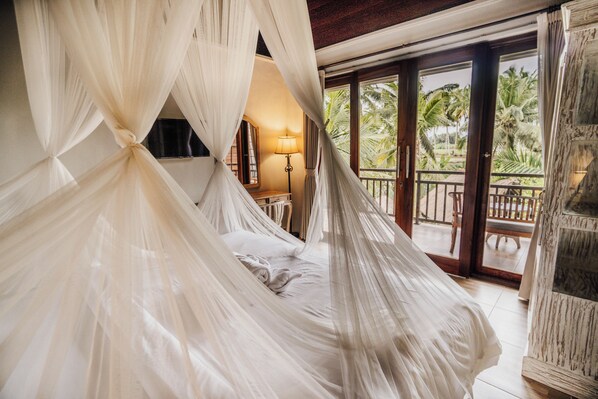 Desk, iron/ironing board, free WiFi, bed sheets - Ganesha Villa (Ubud)